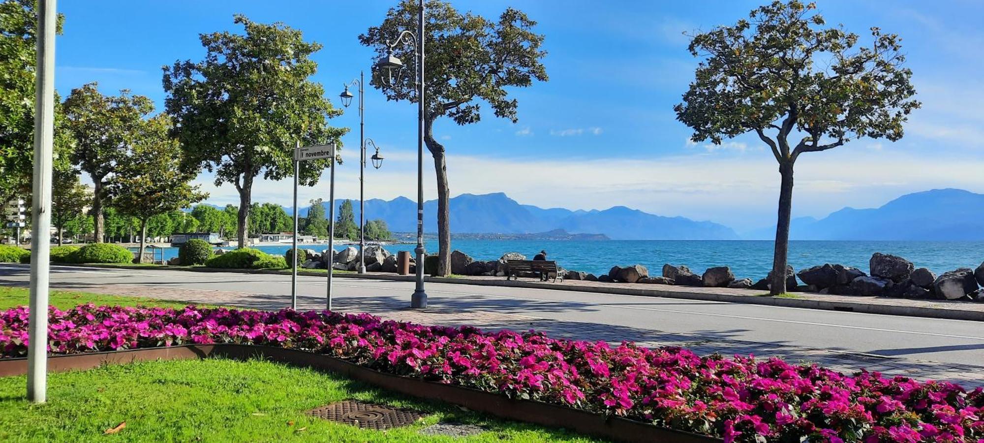 Country Esmera Desenzano del Garda Esterno foto
