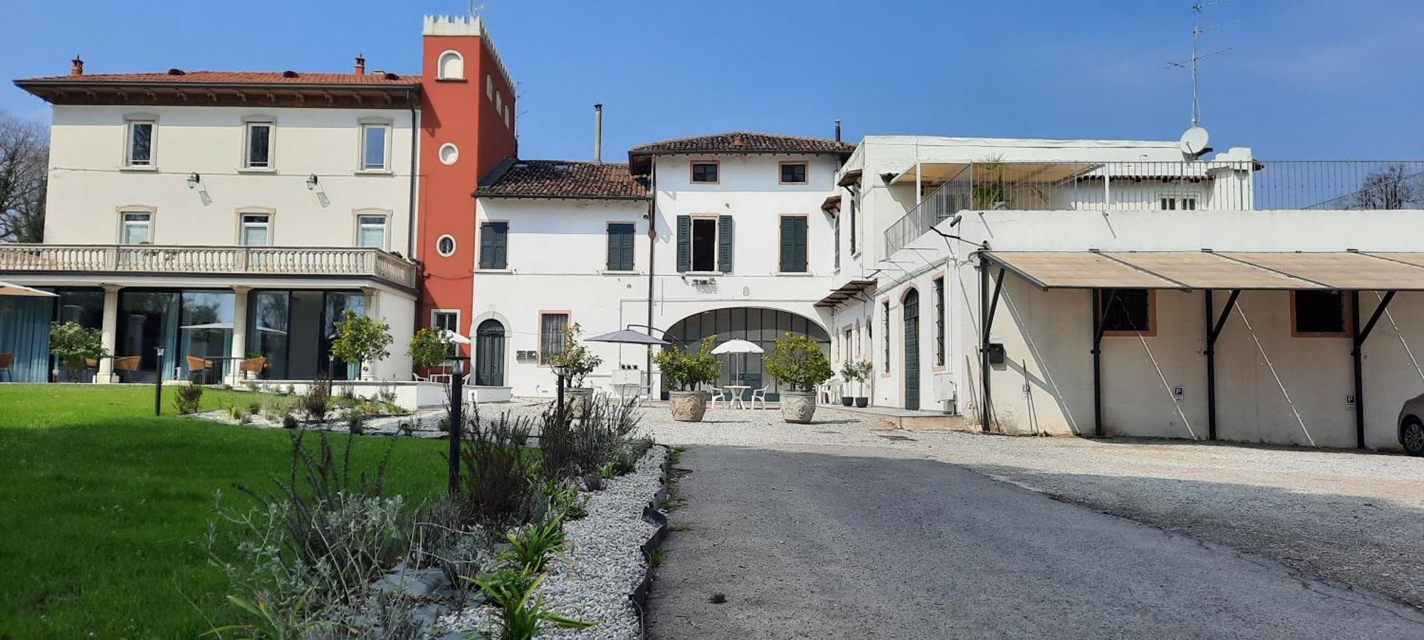 Country Esmera Desenzano del Garda Esterno foto